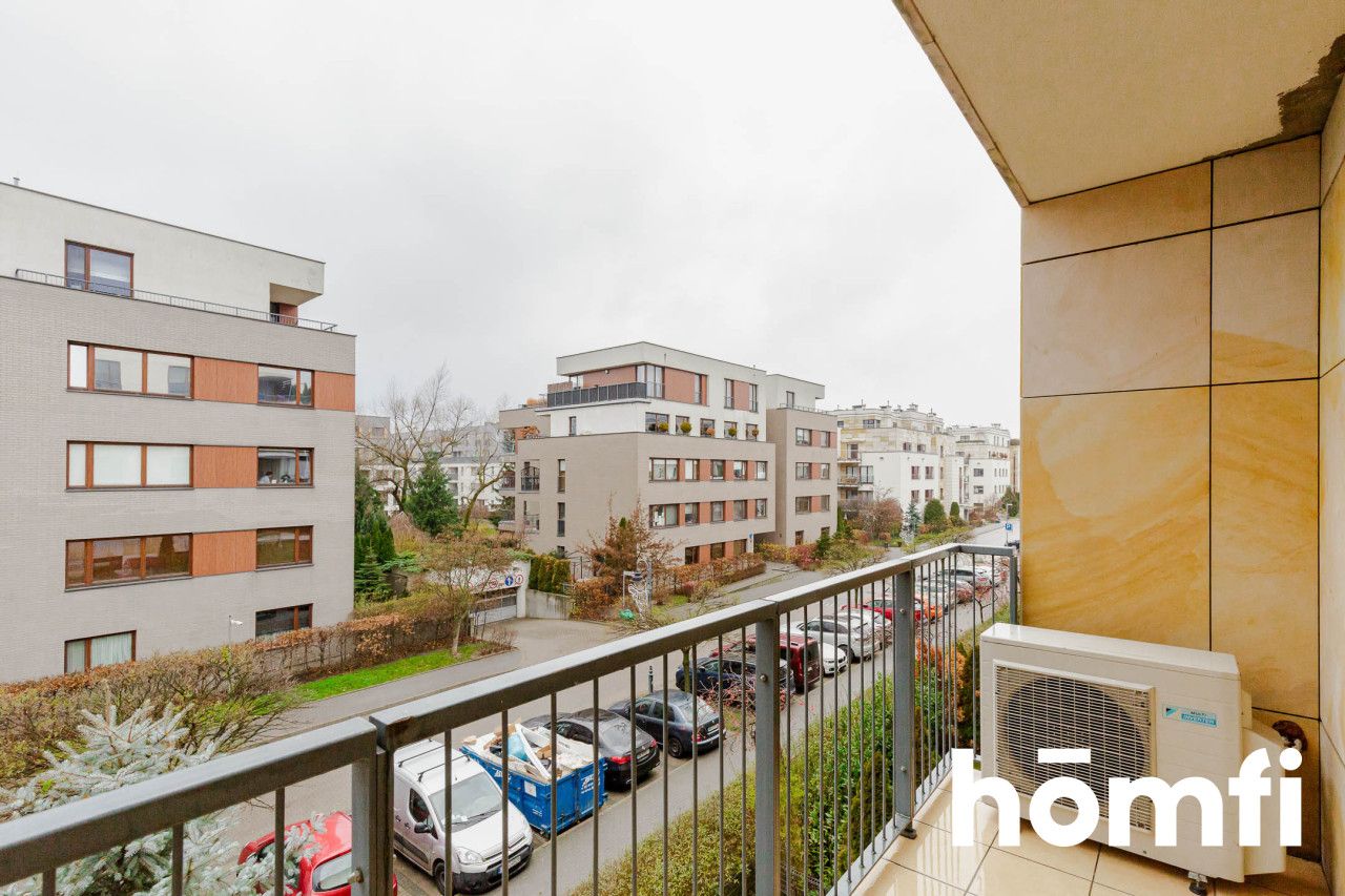 Spacious apartment with balcony and parking - Apartment - Sale - Warszawa, Wilanów