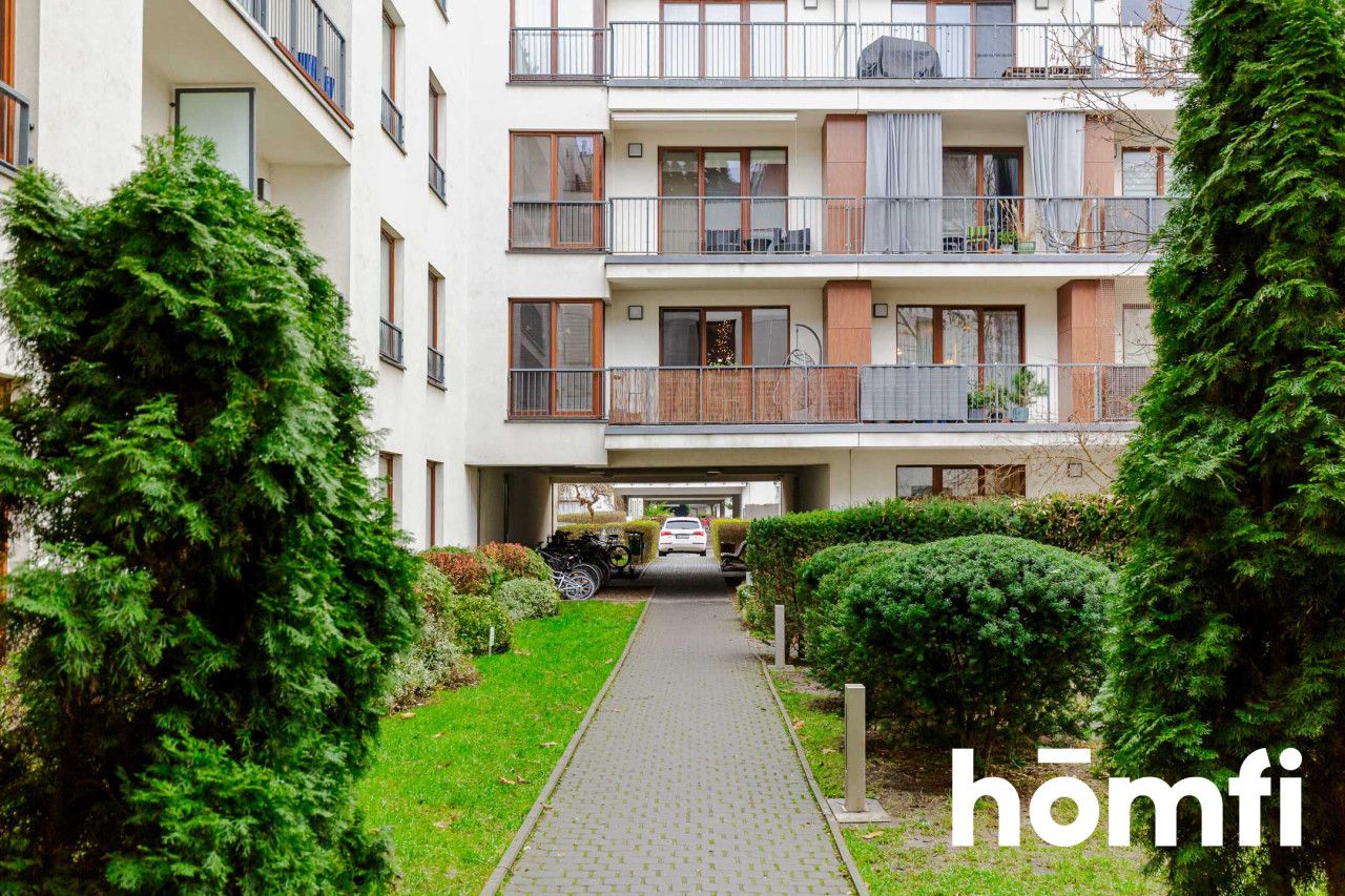 Spacious apartment with balcony and parking - Apartment - Sale - Warszawa, Wilanów