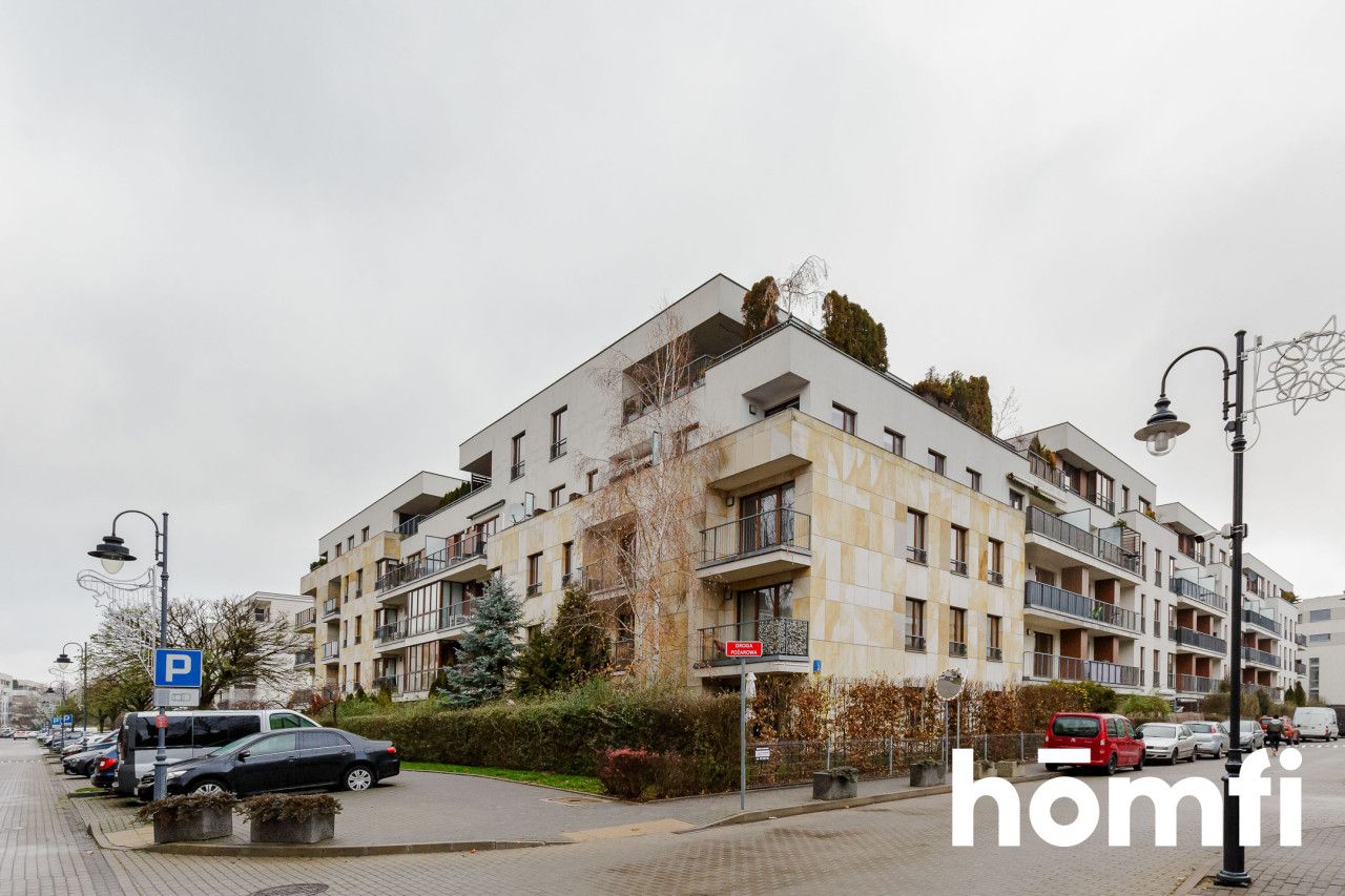 Spacious apartment with balcony and parking - Apartment - Sale - Warszawa, Wilanów