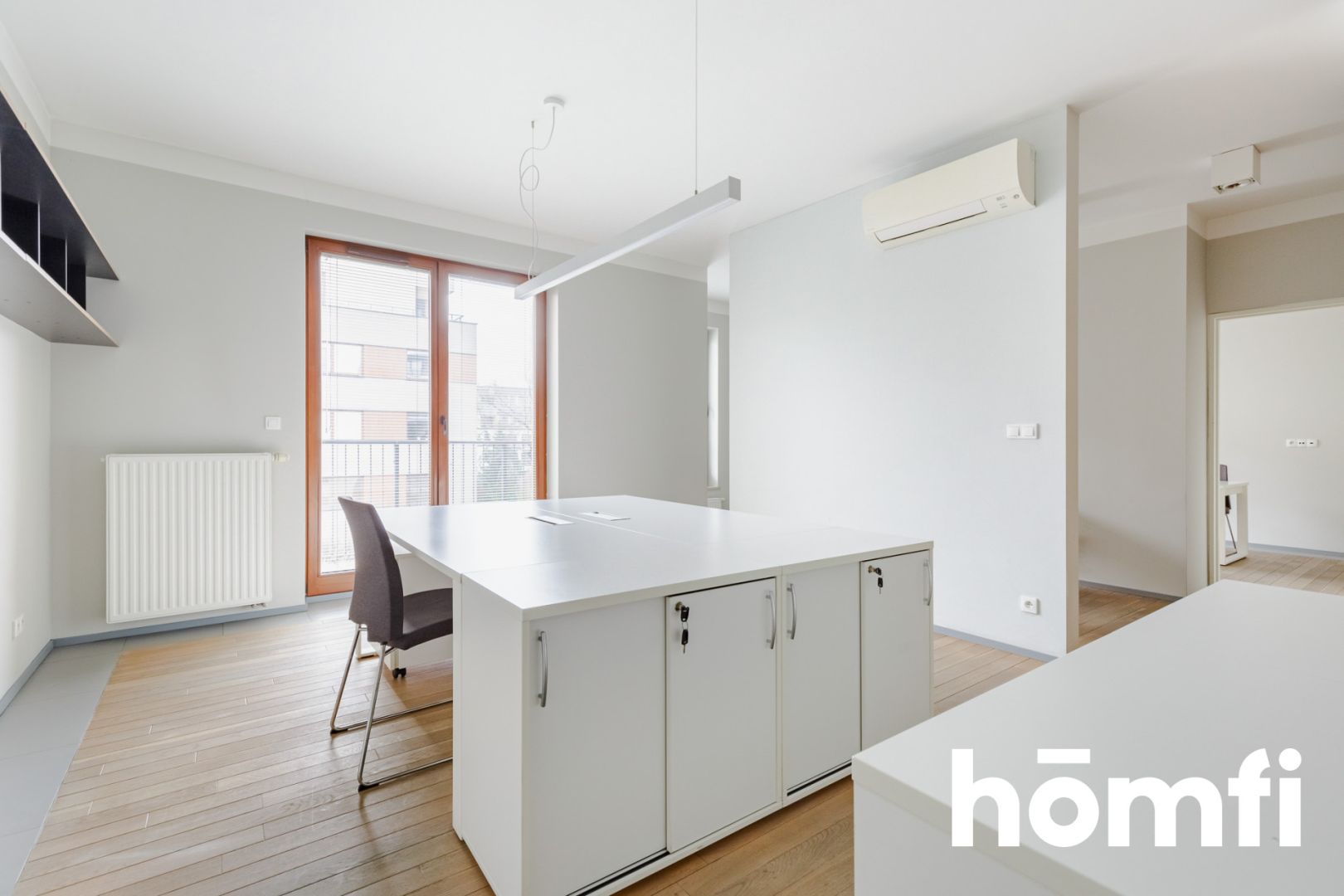 Spacious apartment with balcony and parking - Apartment - Sale - Warszawa, Wilanów