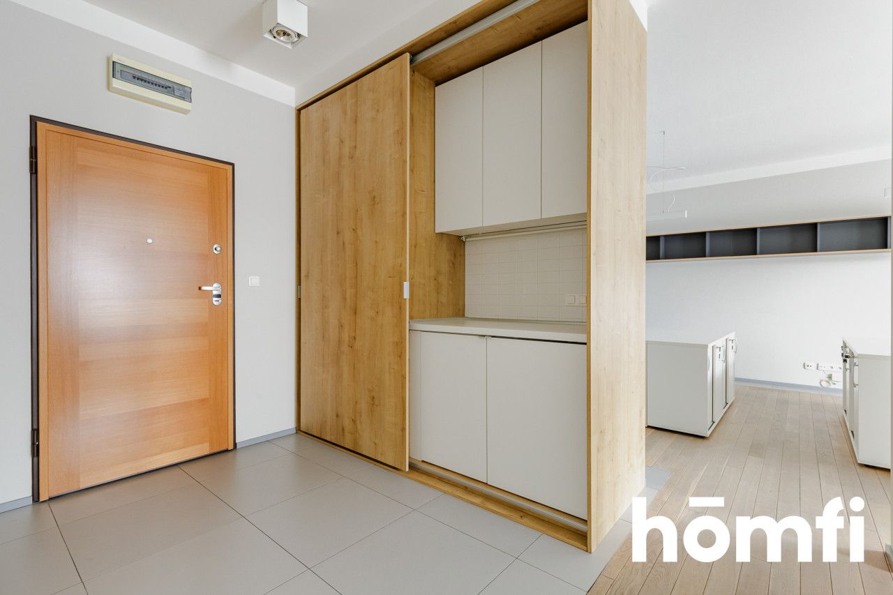 Spacious apartment with balcony and parking - Apartment - Sale - Warszawa, Wilanów