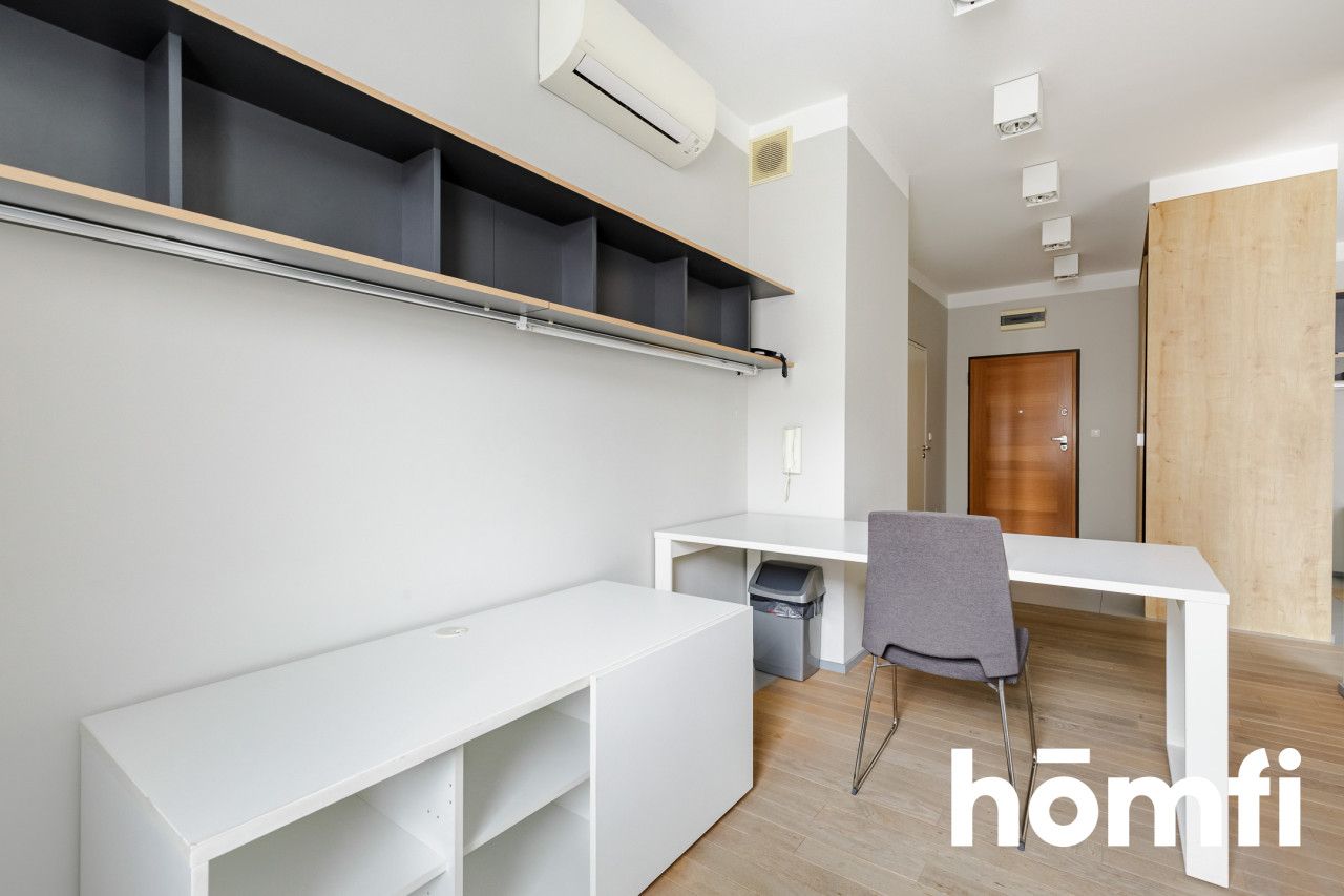 Spacious apartment with balcony and parking - Apartment - Sale - Warszawa, Wilanów