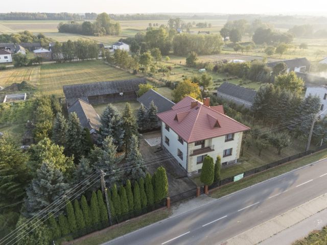 Przestronny dom z obszerną działką - Dom - Sprzedaż - Radomski, Zakrzew / Jaszowice