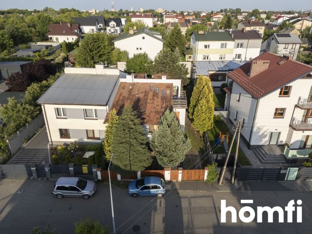 The house is located in a single-family home estate in Kozia Góra, Radom - Дім - Продаж - Radom, Kozia Góra