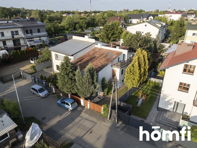 The house is located in a single-family home estate in Kozia Góra, Radom - Дім - Продаж - Radom, Kozia Góra