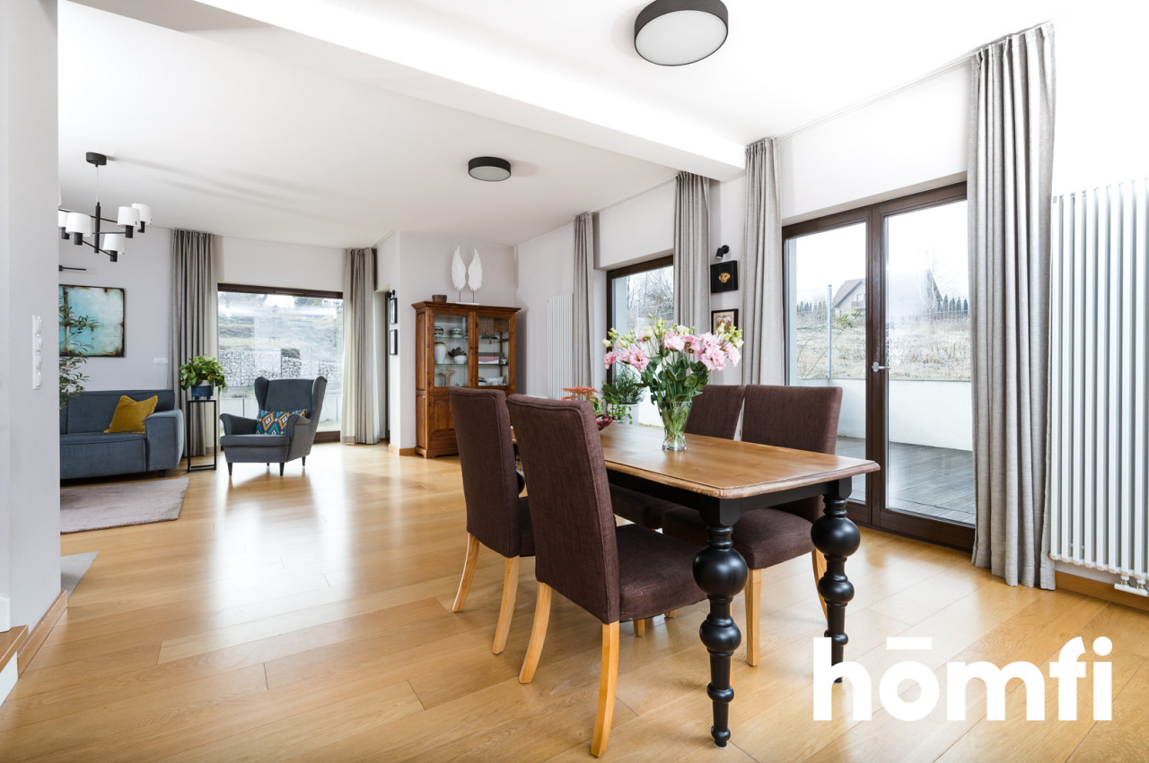 A detached house with 3 bedrooms, a study and two bathrooms with a large garage in the commune of Zielonk - Дім - Продаж - Krakowski, Zielonki / Owczary