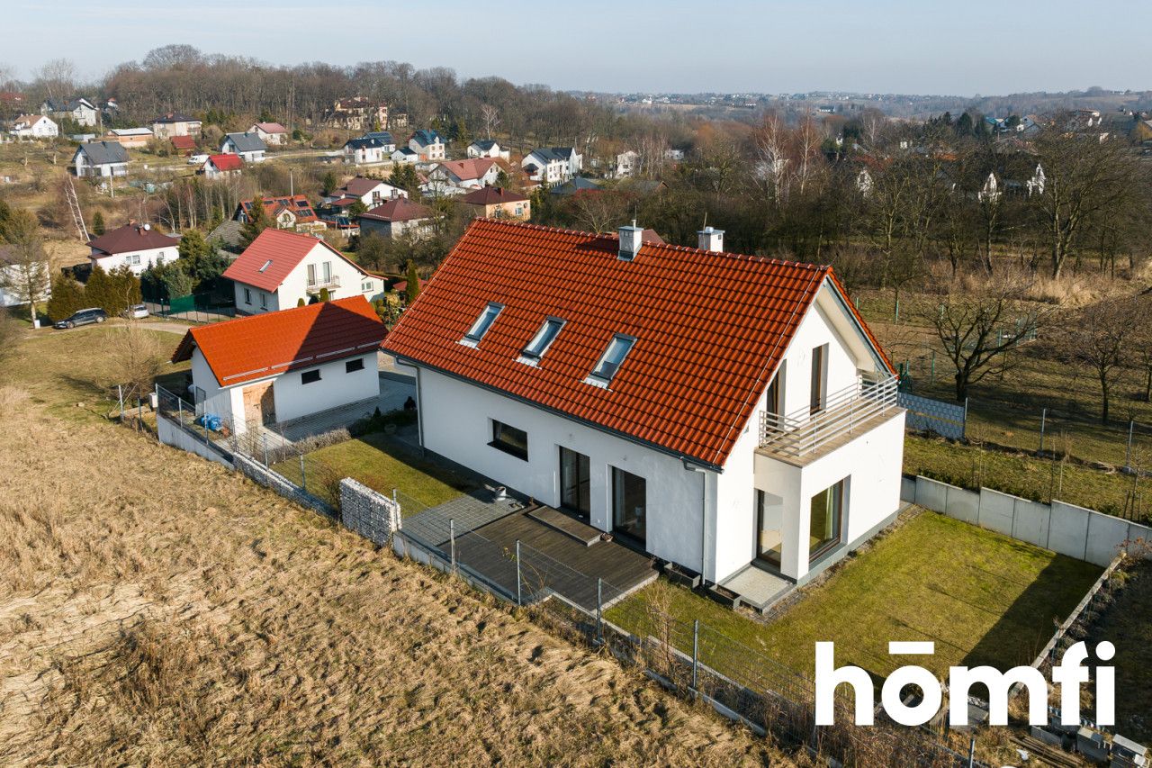 A detached house with 3 bedrooms, a study and two bathrooms with a large garage in the commune of Zielonk - Дім - Продаж - Krakowski, Zielonki / Owczary
