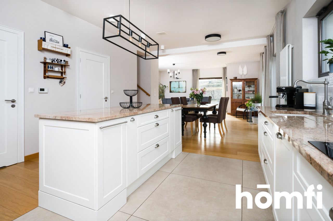 A detached house with 3 bedrooms, a study and two bathrooms with a large garage in the commune of Zielonk - Дім - Продаж - Krakowski, Zielonki / Owczary