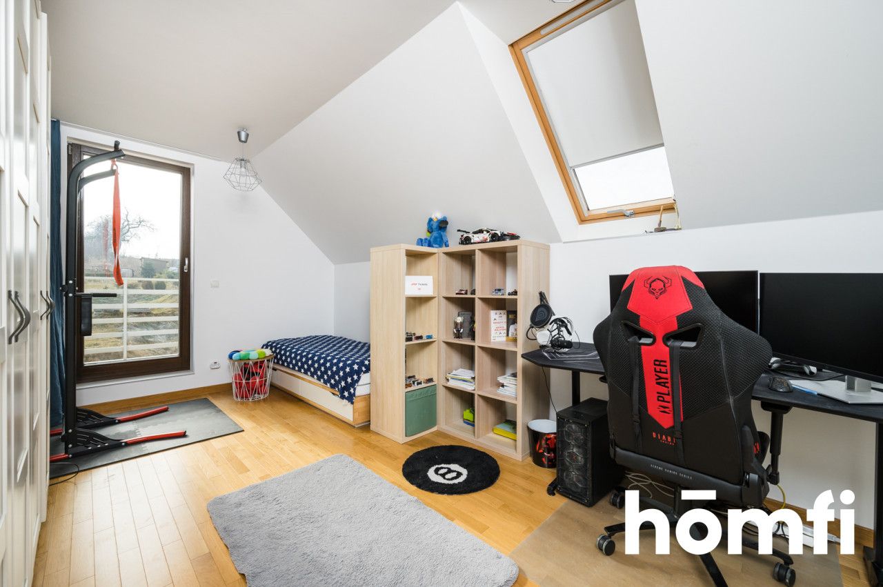 A detached house with 3 bedrooms, a study and two bathrooms with a large garage in the commune of Zielonk - Дім - Продаж - Krakowski, Zielonki / Owczary