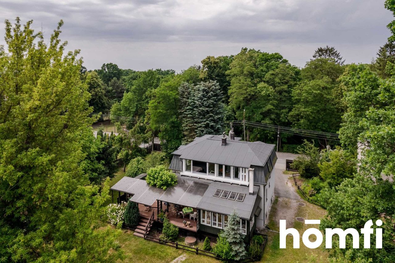 Detached house ready to move in on a plot of 1860 m2 near Warsaw, possibility of purchasing a second building plot of 1020 m2 - Дім - Продаж - Pruszkowski, Brwinów