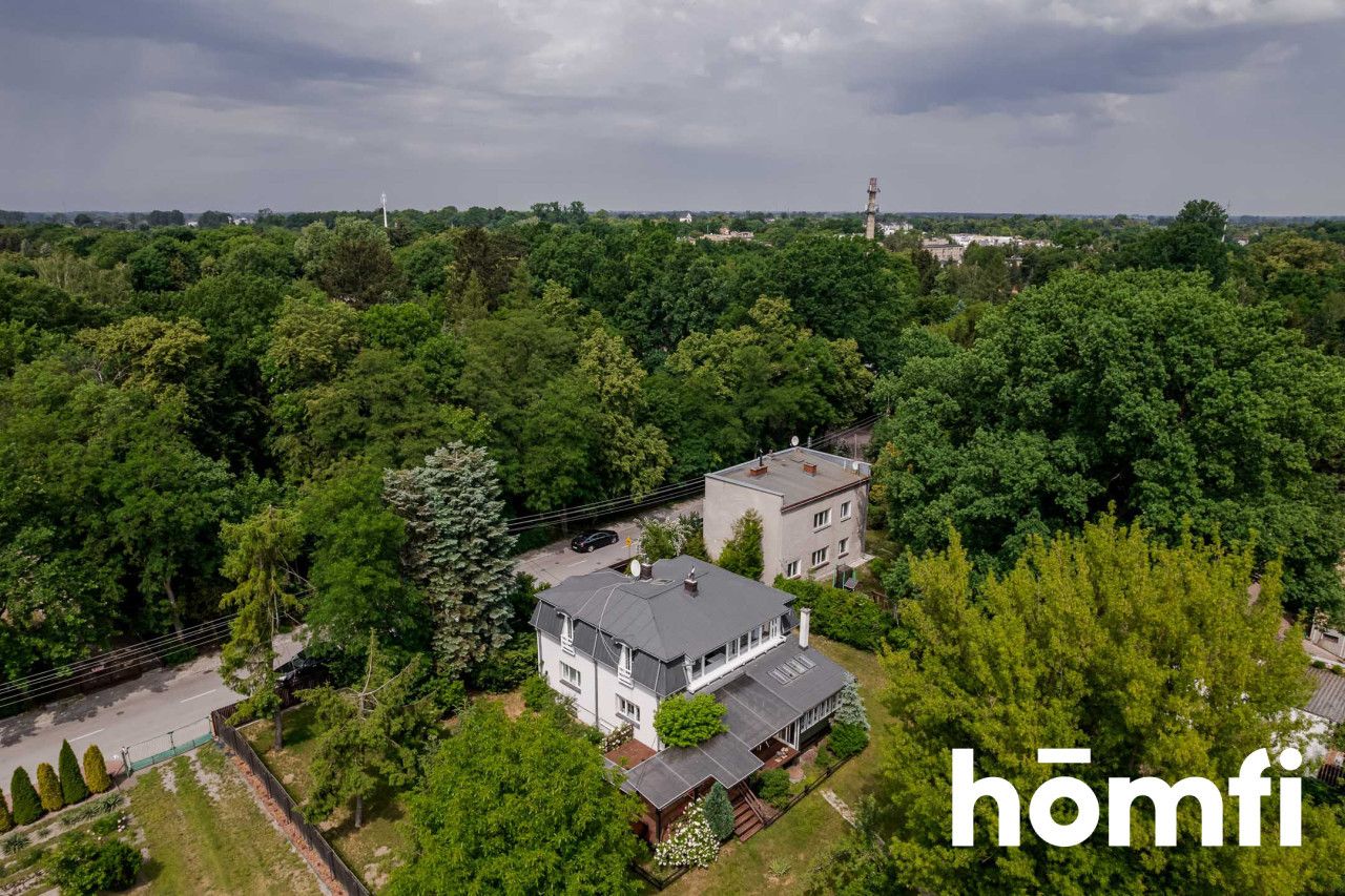 Detached house ready to move in on a plot of 1860 m2 near Warsaw, possibility of purchasing a second building plot of 1020 m2 - Дім - Продаж - Pruszkowski, Brwinów
