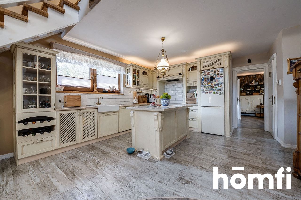 Klasyczny dworkiwy dom w leśnej okolicy z klimatyczną antresolą - Dom - Sprzedaż - Radom, Wincentów