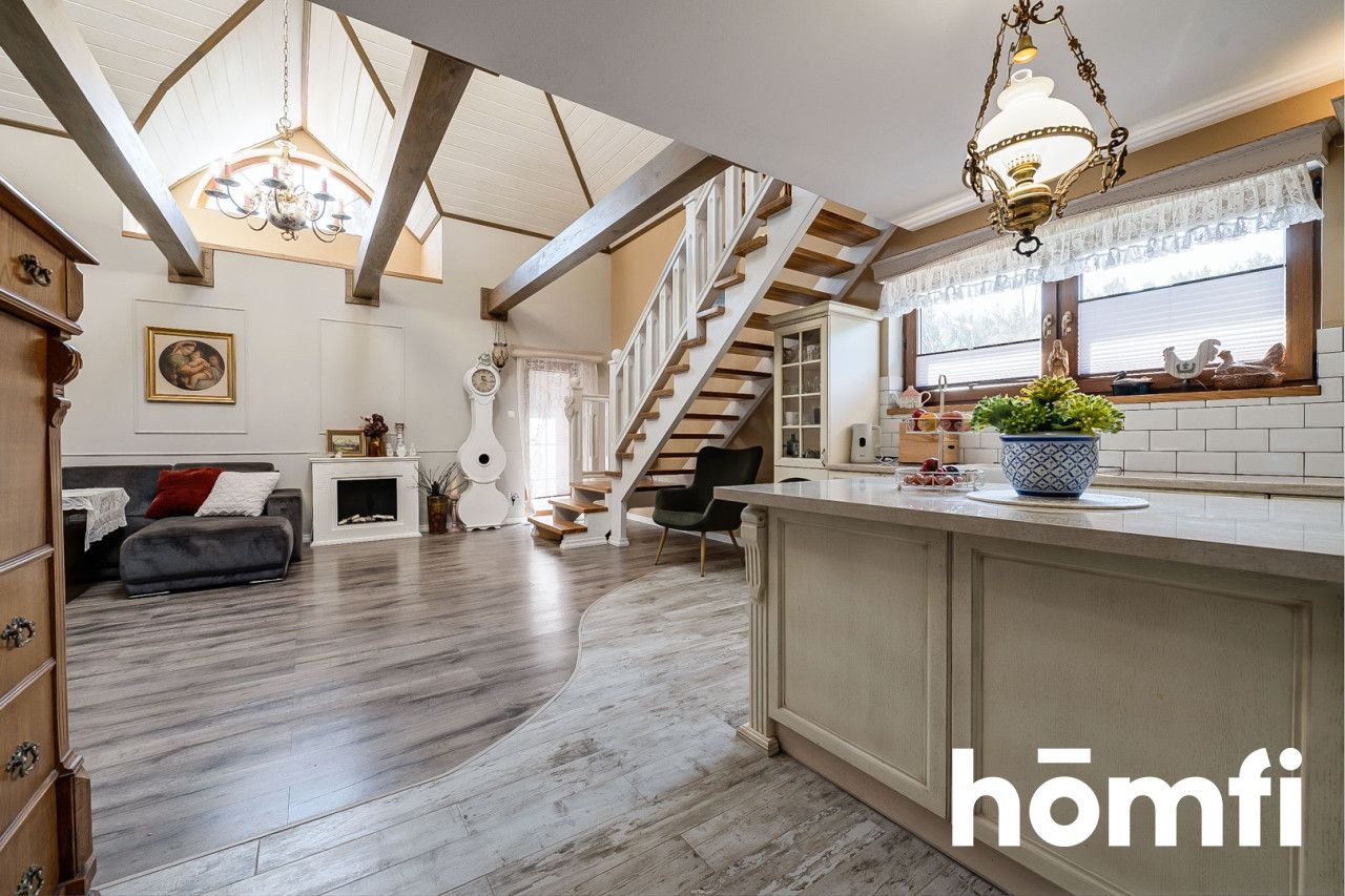 Klasyczny dworkiwy dom w leśnej okolicy z klimatyczną antresolą - Dom - Sprzedaż - Radom, Wincentów