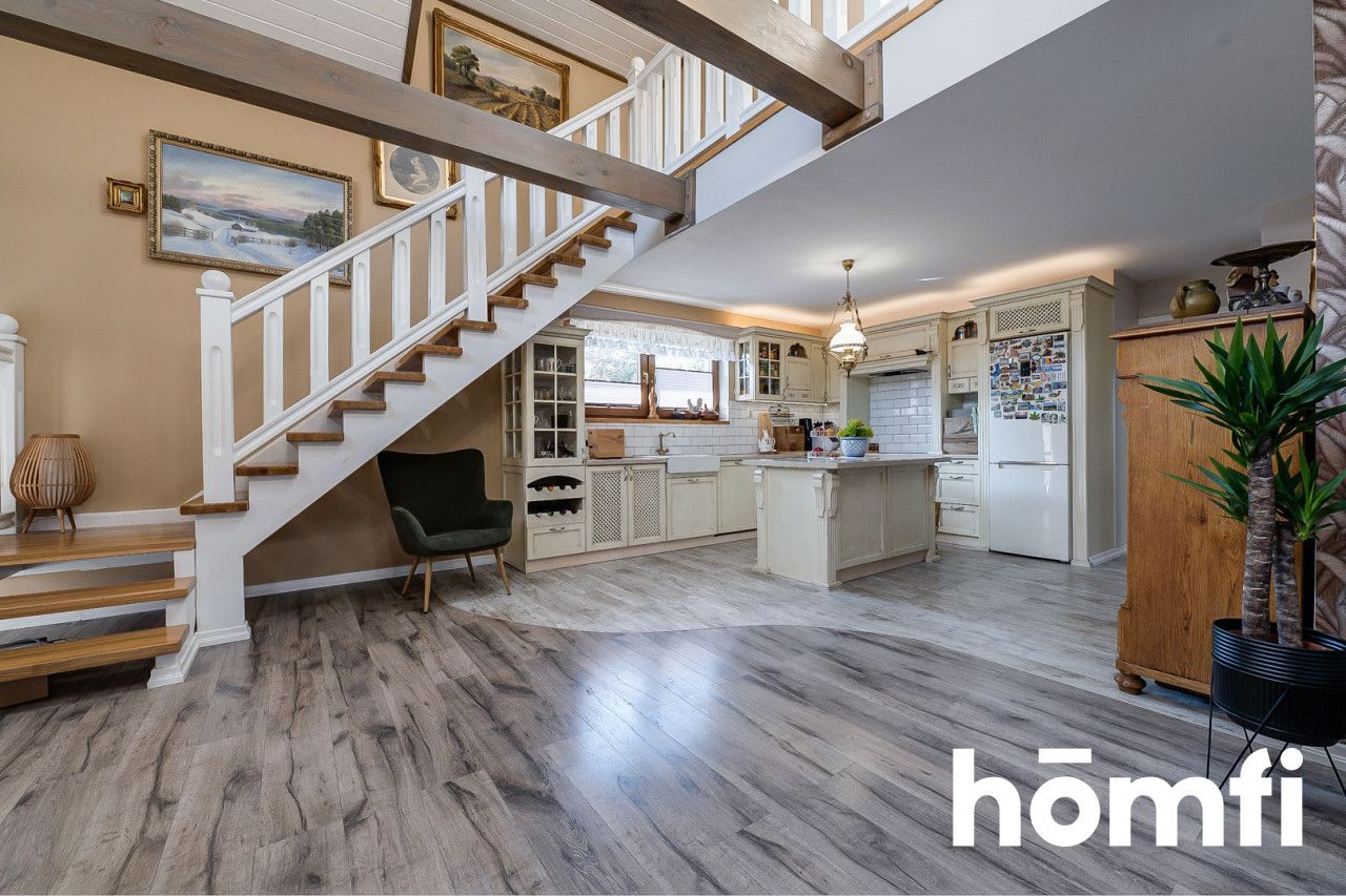 Klasyczny dworkiwy dom w leśnej okolicy z klimatyczną antresolą - Dom - Sprzedaż - Radom, Wincentów