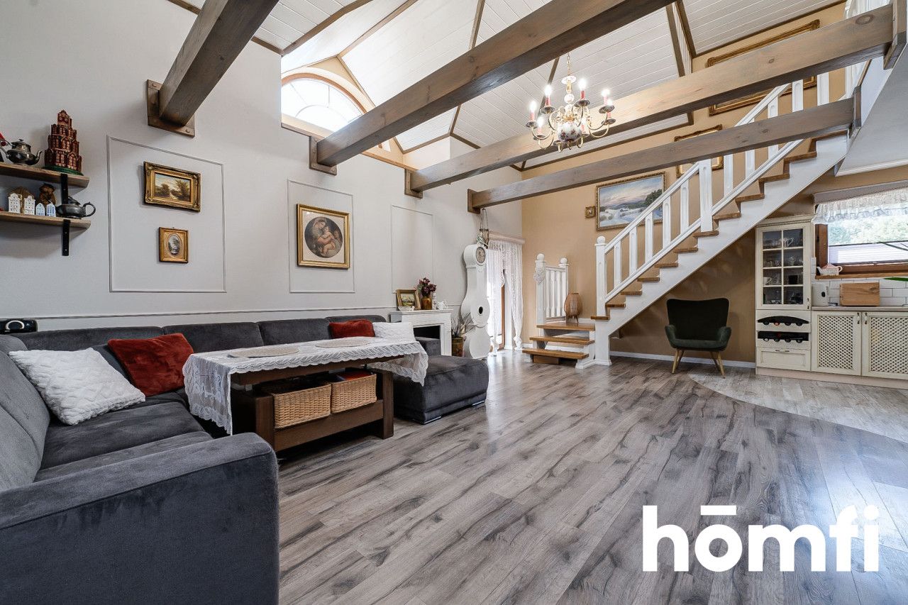 Klasyczny dworkiwy dom w leśnej okolicy z klimatyczną antresolą - Dom - Sprzedaż - Radom, Wincentów