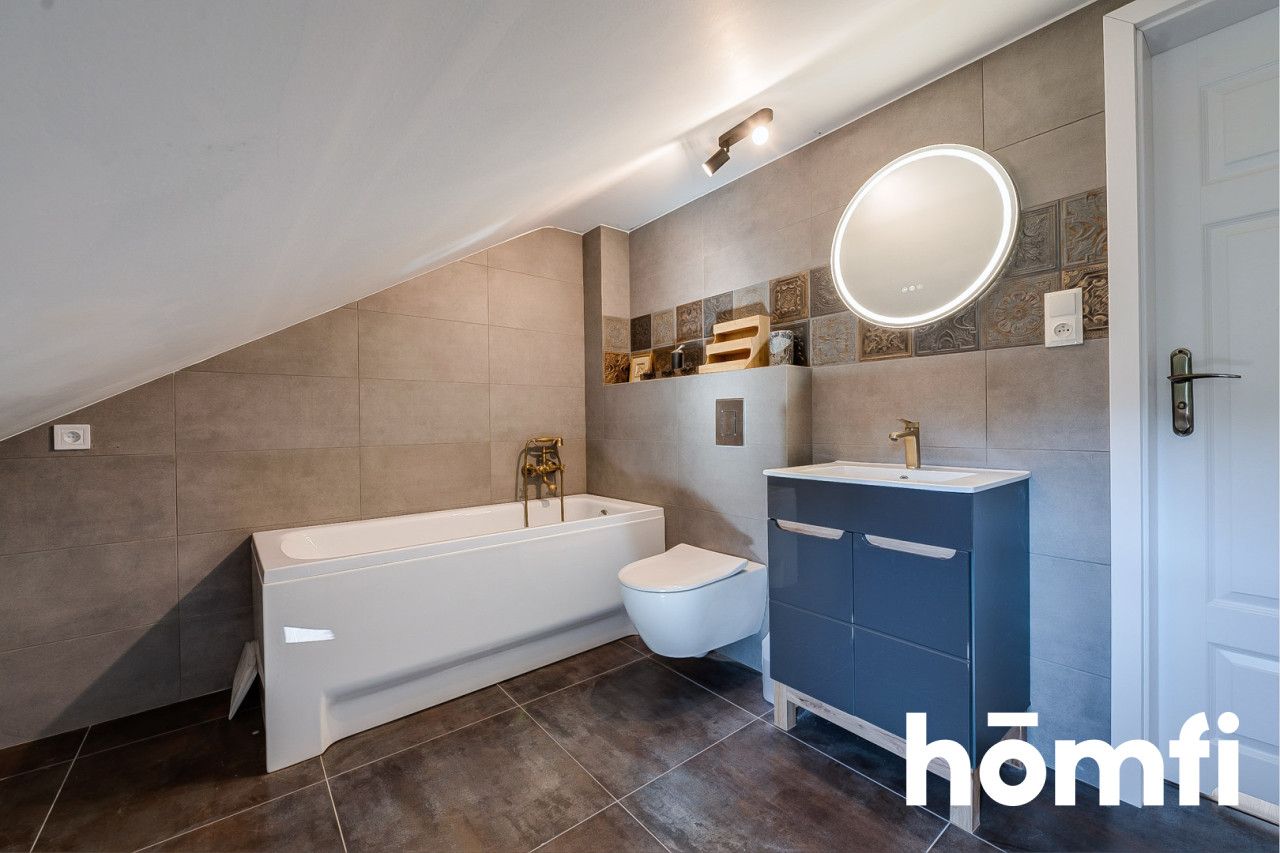 Klasyczny dworkiwy dom w leśnej okolicy z klimatyczną antresolą - Dom - Sprzedaż - Radom, Wincentów