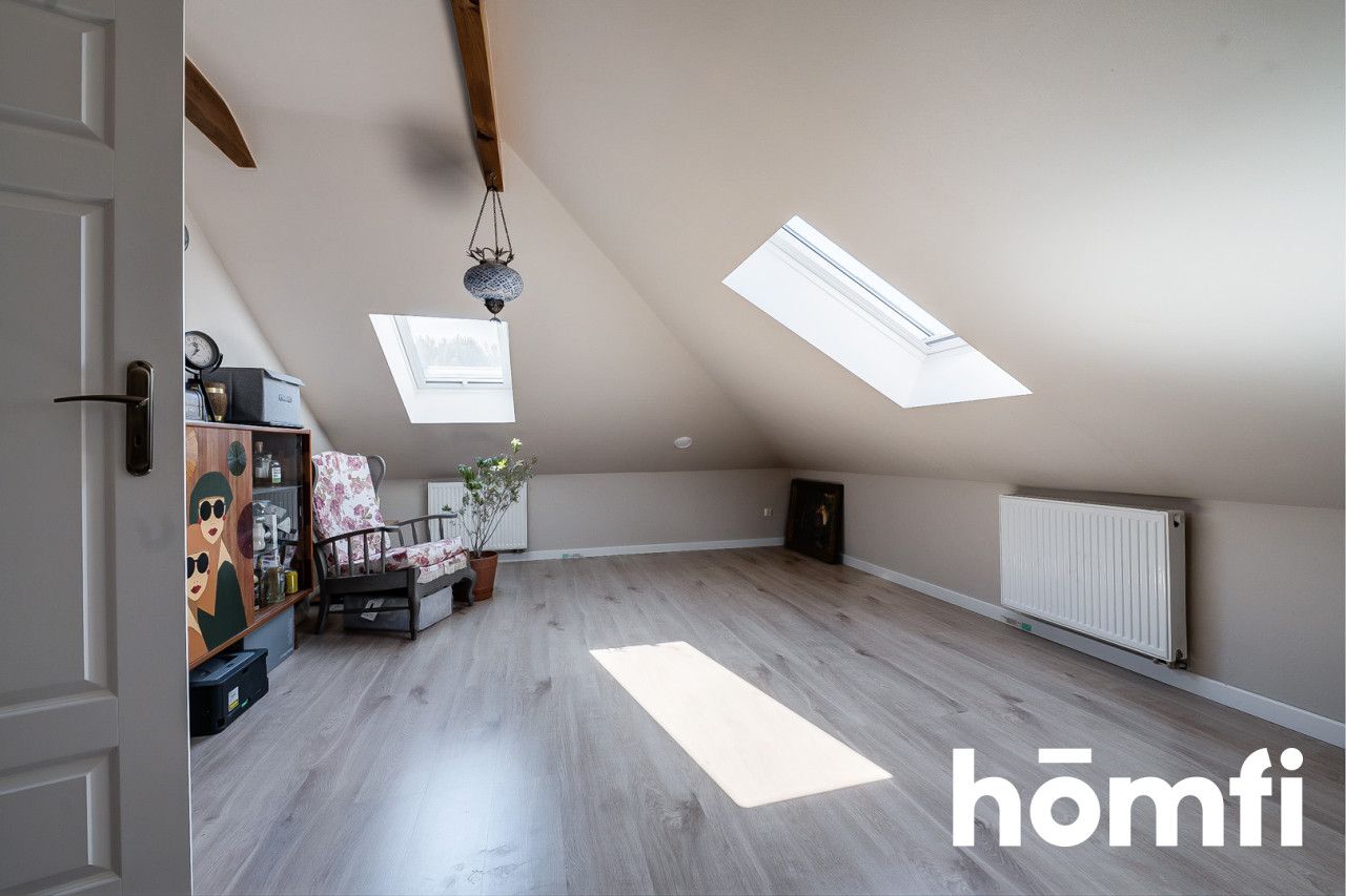 Klasyczny dworkiwy dom w leśnej okolicy z klimatyczną antresolą - Dom - Sprzedaż - Radom, Wincentów