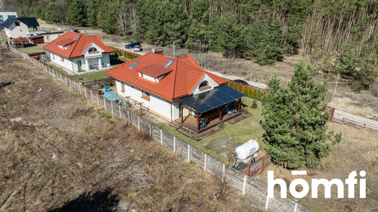 Klasyczny dworkiwy dom w leśnej okolicy z klimatyczną antresolą - Dom - Sprzedaż - Radom, Wincentów