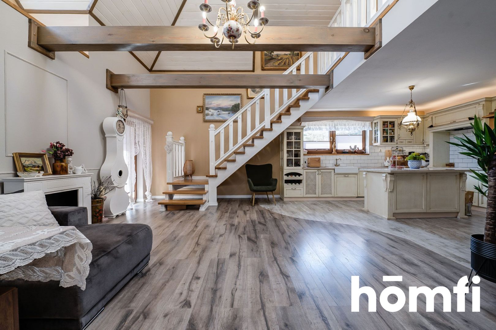 Klasyczny dworkiwy dom w leśnej okolicy z klimatyczną antresolą - Dom - Sprzedaż - Radom, Wincentów