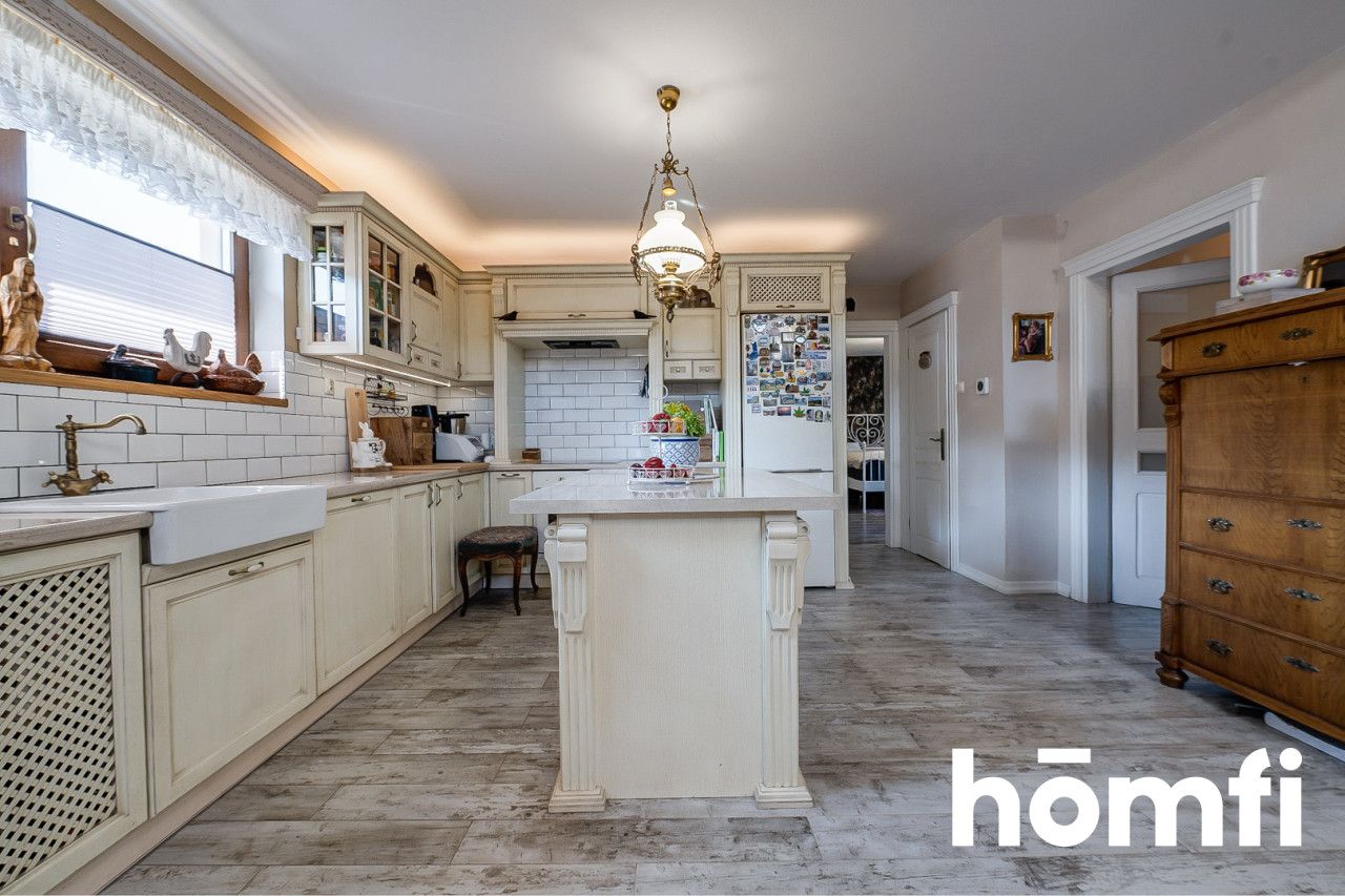 Klasyczny dworkiwy dom w leśnej okolicy z klimatyczną antresolą - Dom - Sprzedaż - Radom, Wincentów