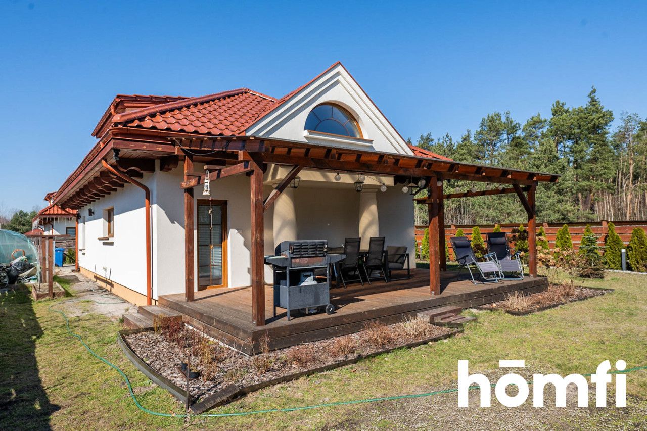 Klasyczny dworkiwy dom w leśnej okolicy z klimatyczną antresolą - Dom - Sprzedaż - Radom, Wincentów