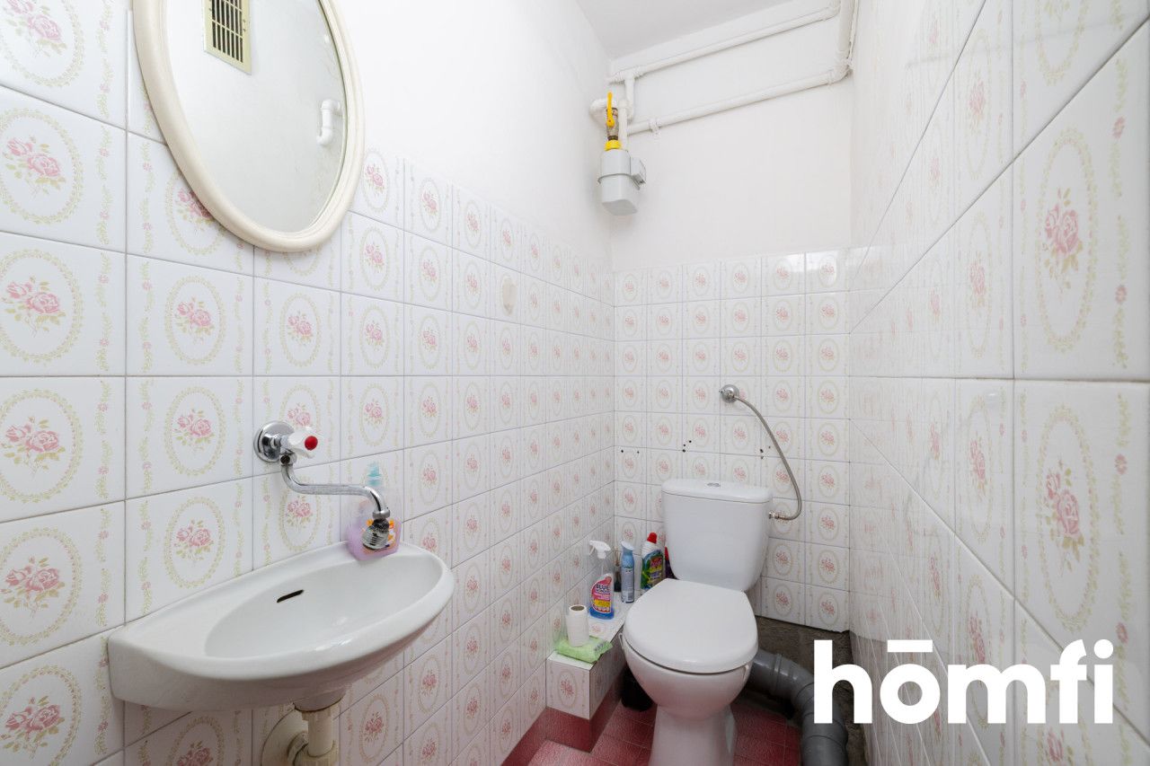 A three-room apartment with a separate kitchen and a balcony in need of renovation in a very good location - Apartment - Sale - Kraków, Nowa Huta