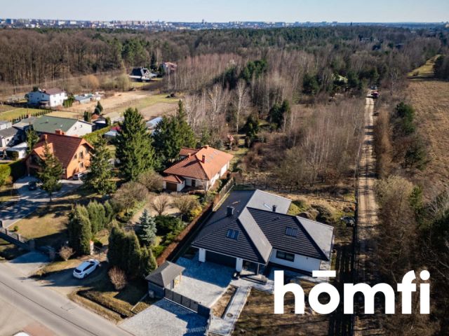 Klimatyczny dom z ciekawym ogrodem i laskiem - Dom - Sprzedaż - Radomski, Zakrzew / Janiszew