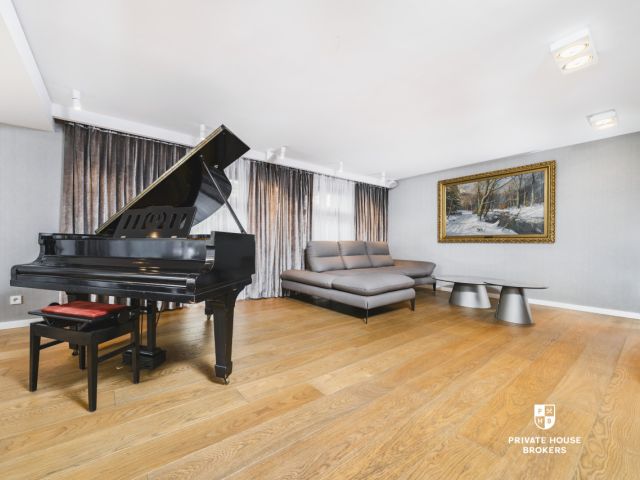 Unique, modern classic city villa for sale - perfect location near city center - Osiedle Oficerskie area - House - Sale - Kraków, Śródmieście