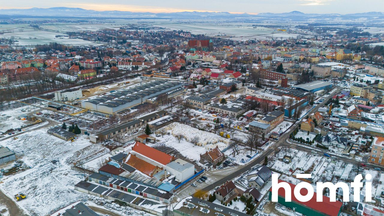 Large plot with a building, for your own arrangement - Ділянка - Продаж - Świdnicki, Strzegom