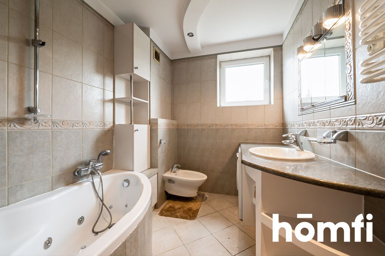 Family apartment in city centr with specific room's plan - Apartment - Sale - Radom, Planty
