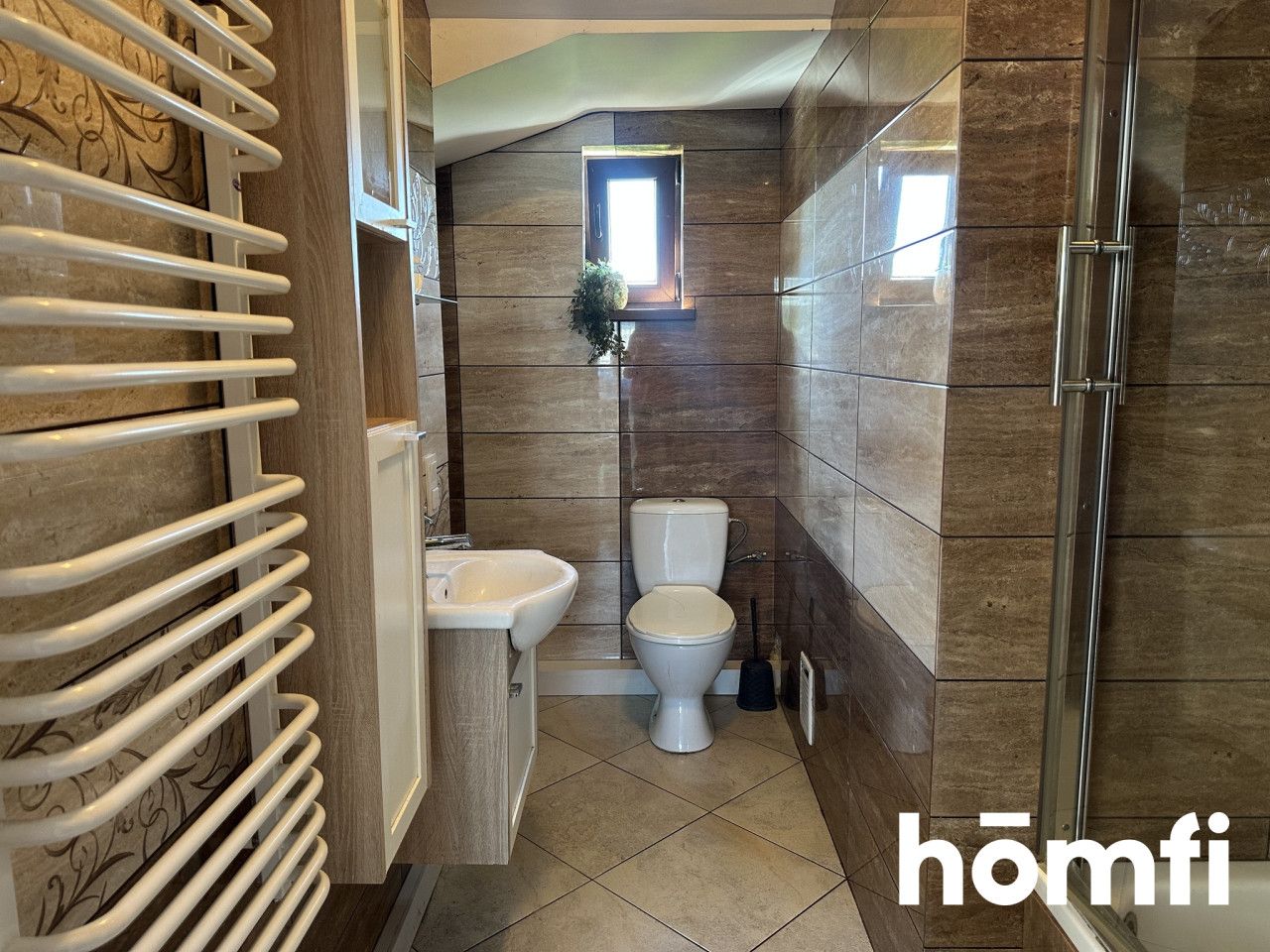 A cozy house surrounded by greenery – perfect for a family - Дім - Продаж - Jędrzejowski, Małogoszcz / Kozłów