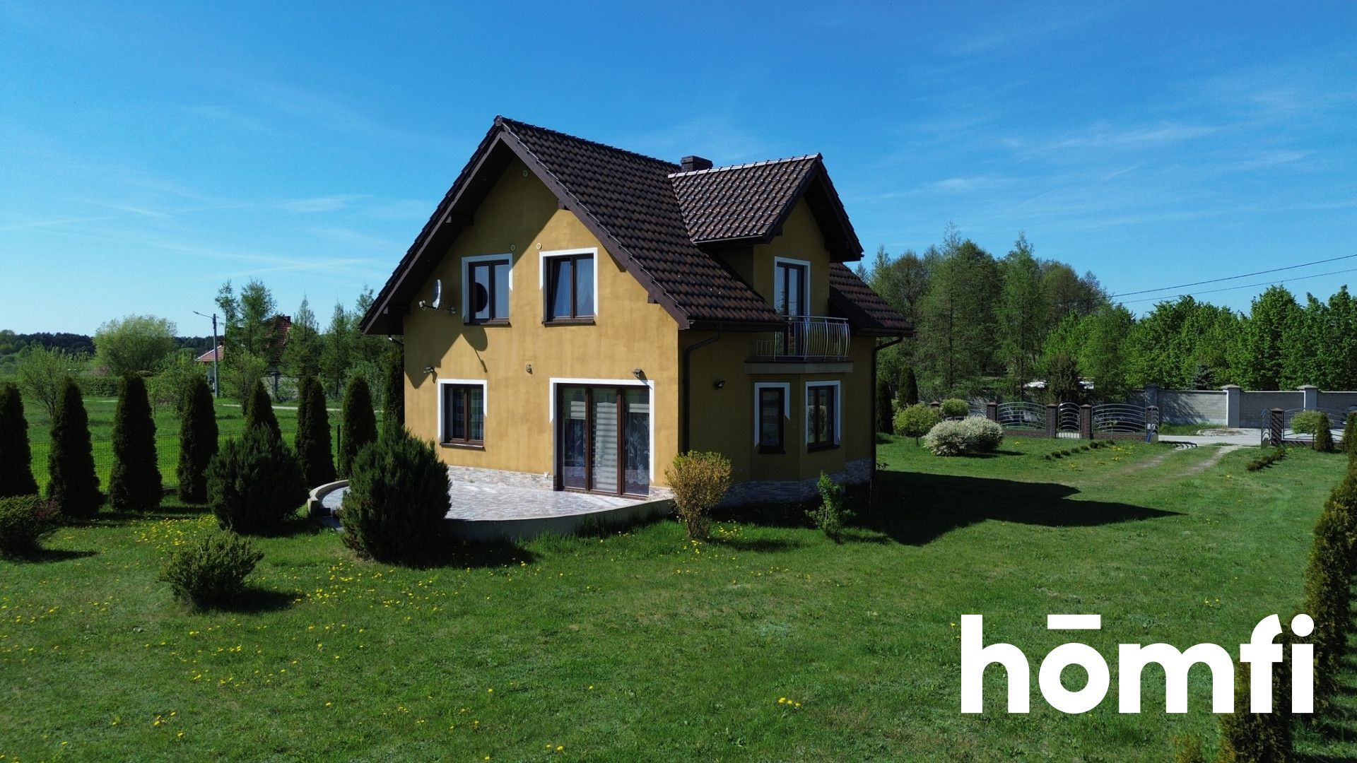 A cozy house surrounded by greenery – perfect for a family - Дім - Продаж - Jędrzejowski, Małogoszcz / Kozłów