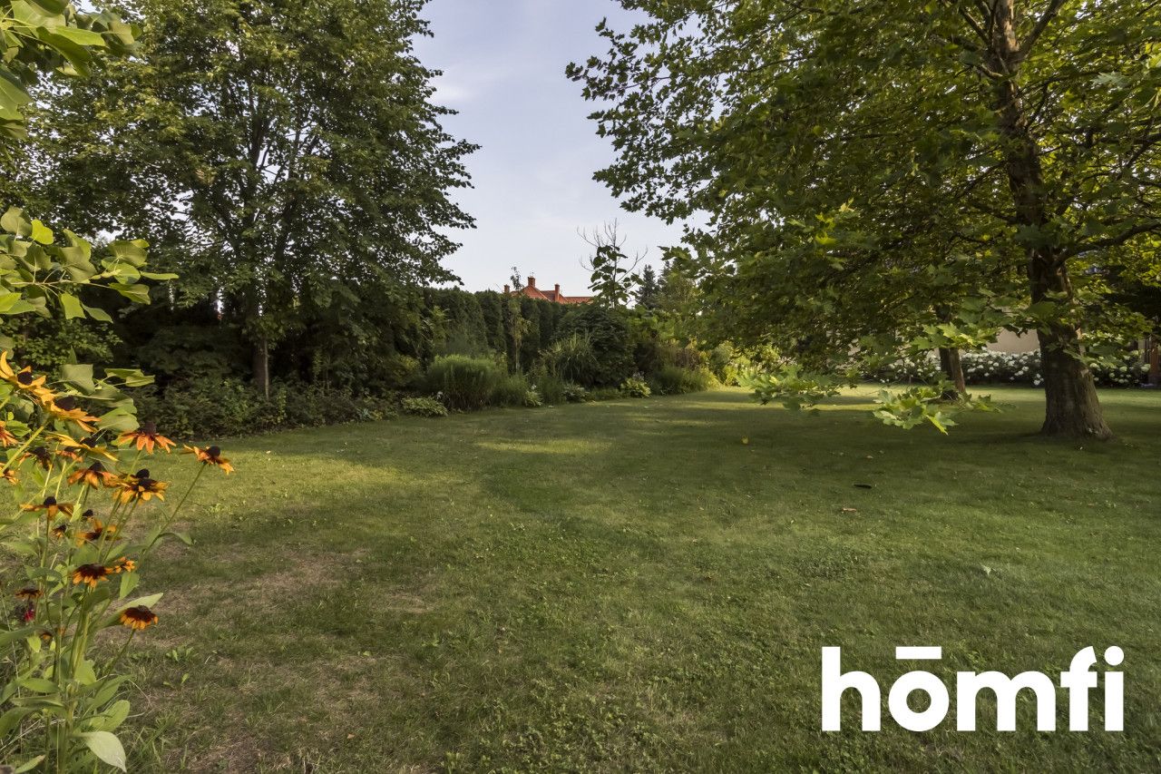 A LARGE HOUSE WITH A PICTURESQUE Plot IN A UNIQUE STYLE - Дім - Продаж - Radomski, Zakrzew / Wacyn