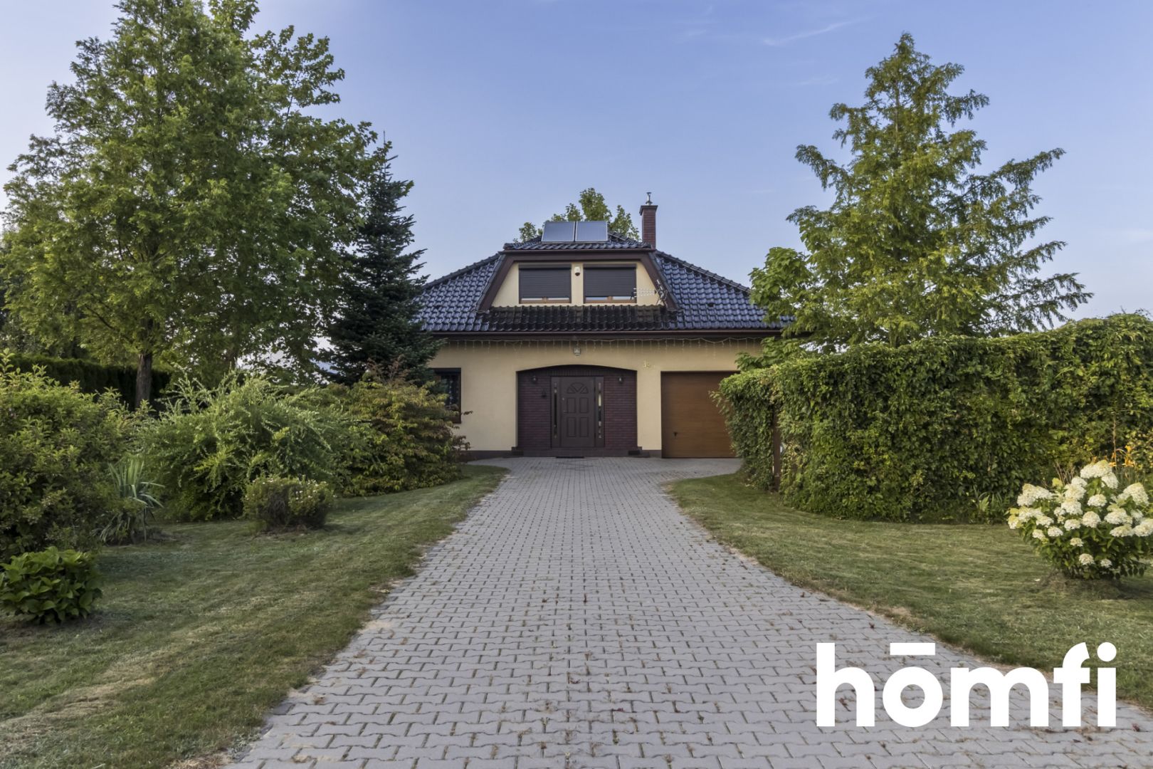 A LARGE HOUSE WITH A PICTURESQUE Plot IN A UNIQUE STYLE - Дім - Продаж - Radomski, Zakrzew / Wacyn