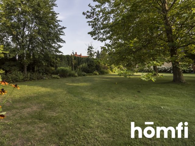 A LARGE HOUSE WITH A PICTURESQUE Plot IN A UNIQUE STYLE - Дім - Продаж - Radomski, Zakrzew / Wacyn