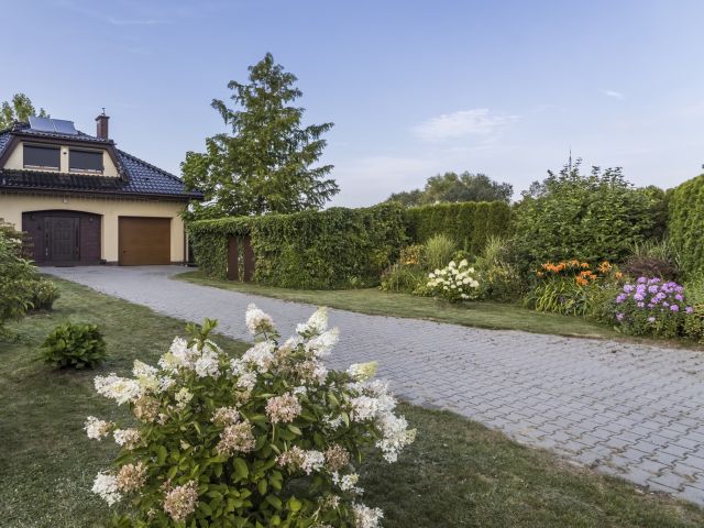 DOM Z MALOWNICZĄ DZIAŁKĄ W NIEPOWTARZALNYM STYLU - Dom - Sprzedaż - Radomski, Zakrzew / Wacyn