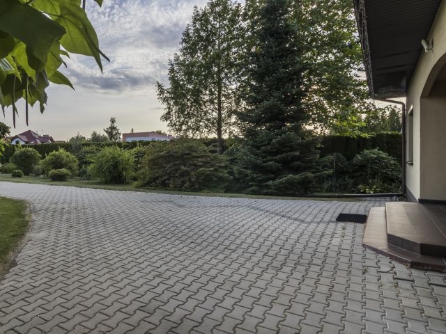 DOM Z MALOWNICZĄ DZIAŁKĄ W NIEPOWTARZALNYM STYLU - Dom - Sprzedaż - Radomski, Zakrzew / Wacyn