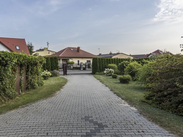 DOM Z MALOWNICZĄ DZIAŁKĄ W NIEPOWTARZALNYM STYLU - Dom - Sprzedaż - Radomski, Zakrzew / Wacyn