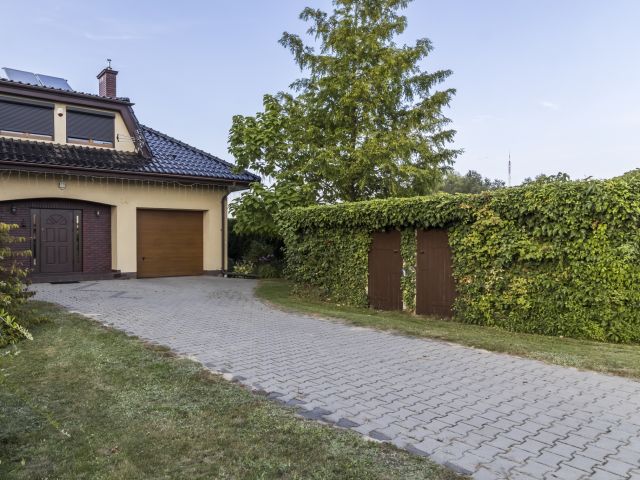 DOM Z MALOWNICZĄ DZIAŁKĄ W NIEPOWTARZALNYM STYLU - Dom - Sprzedaż - Radomski, Zakrzew / Wacyn