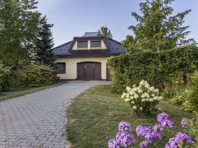 DOM Z MALOWNICZĄ DZIAŁKĄ W NIEPOWTARZALNYM STYLU - Dom - Sprzedaż - Radomski, Zakrzew / Wacyn