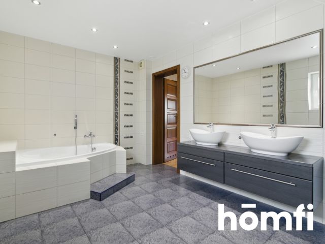 Komfortowy dom z kominkiem w spokojnej okolicy - Dom - Sprzedaż - Kielce, Ostra Górka