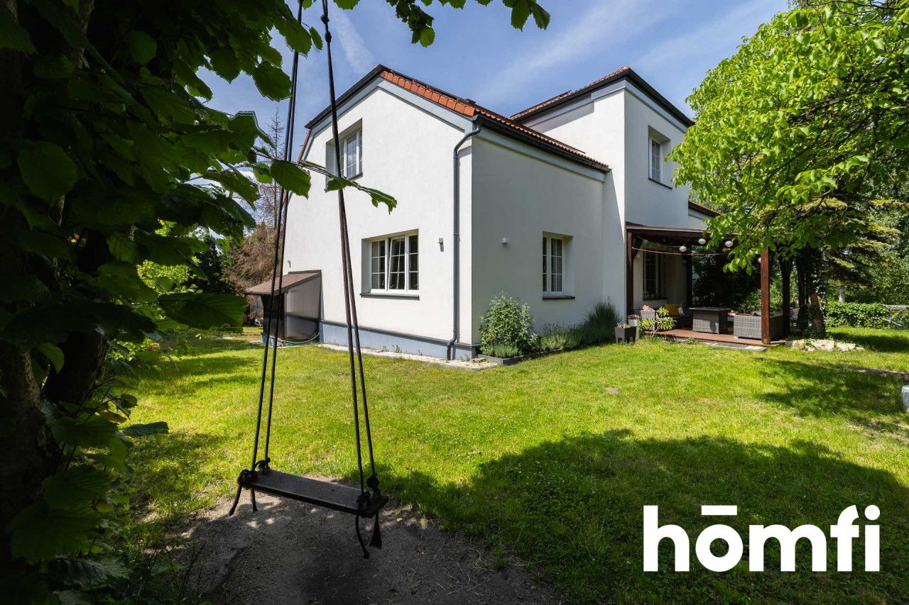 Restored manor house in the center of Olkusz with a total area of ​​313 m2, located 40 km from Krakow and 50 km from Katowice - House - Sale - Olkuski, Olkusz