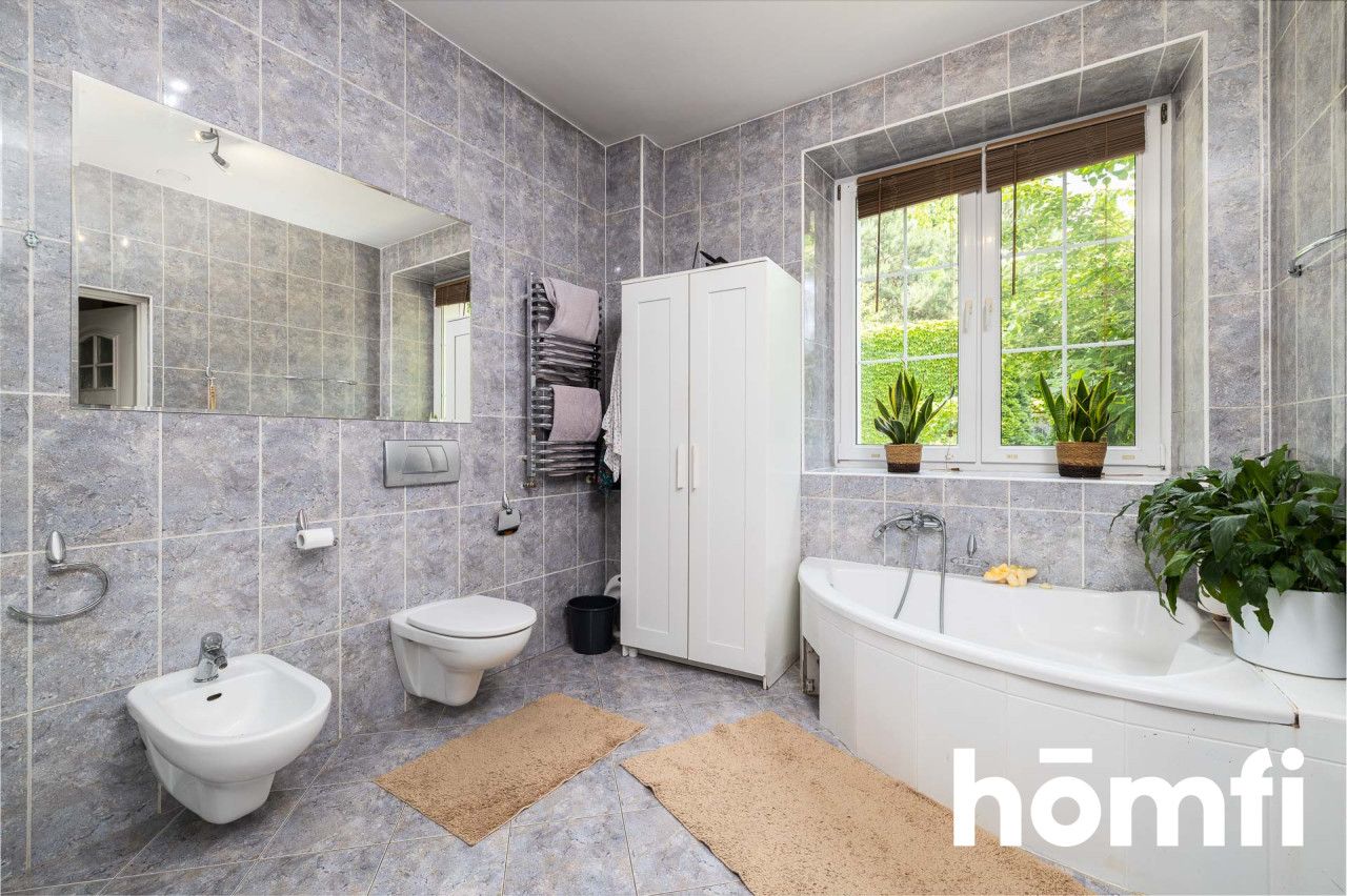 Restored manor house in the center of Olkusz with a total area of ​​313 m2, located 40 km from Krakow and 50 km from Katowice - Дім - Продаж - Olkuski, Olkusz