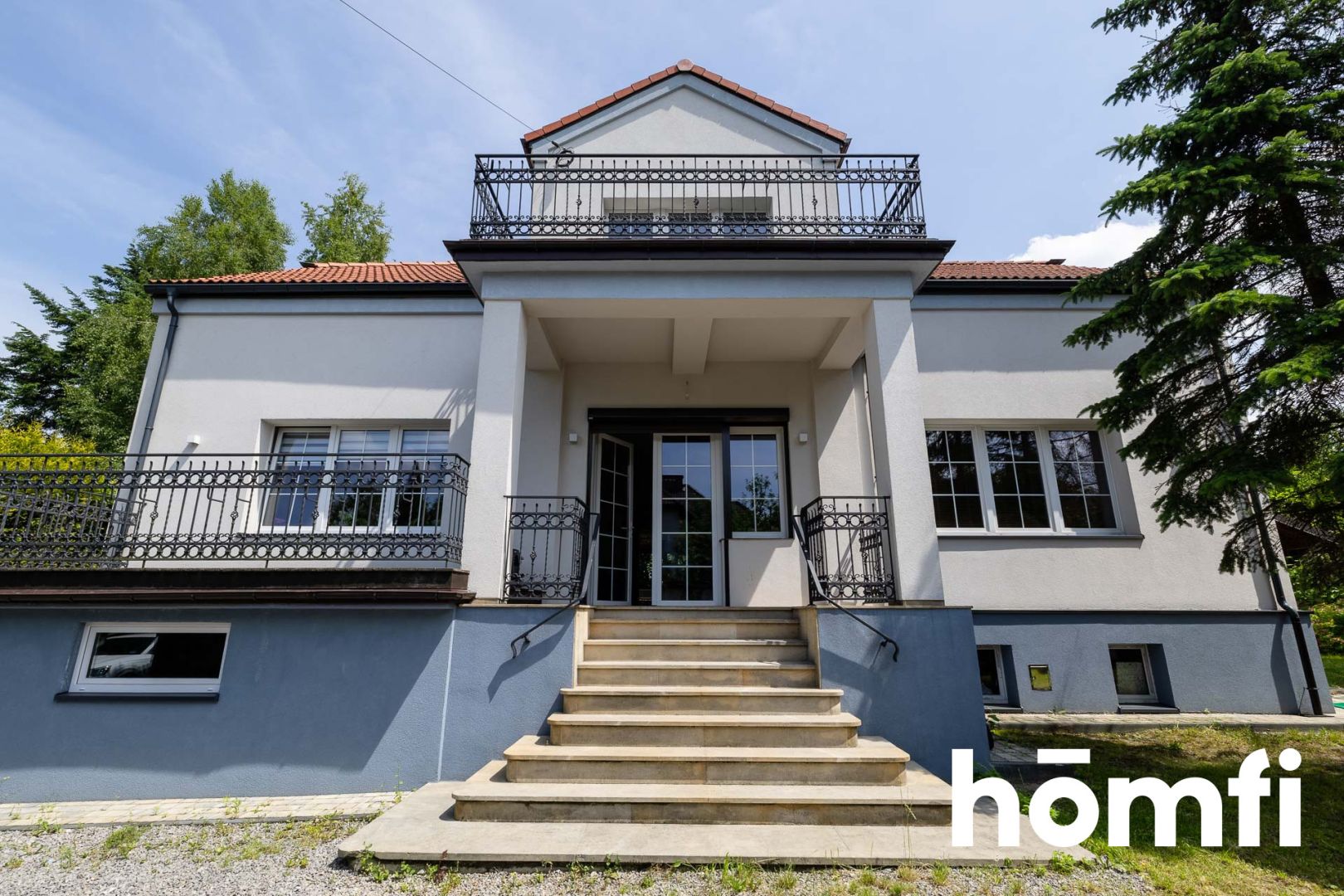 Restored manor house in the center of Olkusz with a total area of ​​313 m2, located 40 km from Krakow and 50 km from Katowice - House - Sale - Olkuski, Olkusz