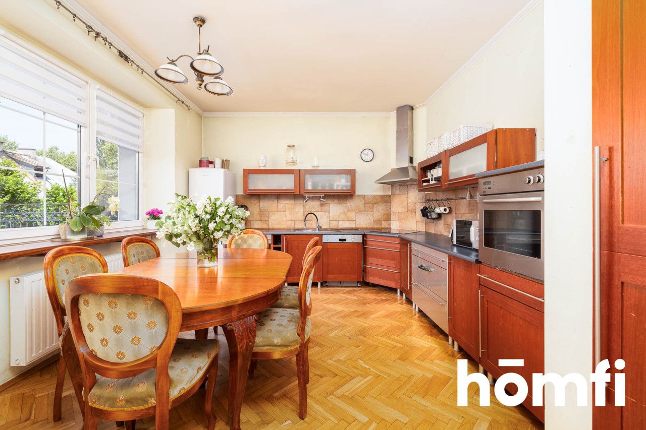 Restored manor house in the center of Olkusz with a total area of ​​313 m2, located 40 km from Krakow and 50 km from Katowice - House - Sale - Olkuski, Olkusz