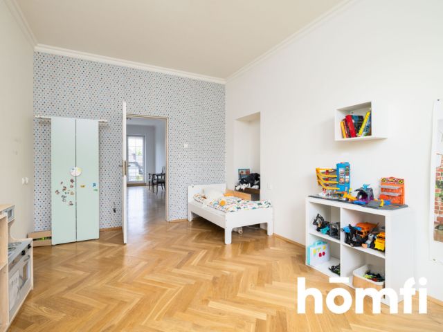 Odrestaurowany dworek w centrum Olkusza o powierzchni całkowitej 313 m2, położony 40km od Krakowa i 50km od Katowic - Dom - Sprzedaż - Olkuski, Olkusz