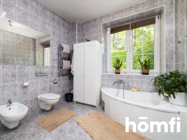 Odrestaurowany dworek w centrum Olkusza o powierzchni całkowitej 313 m2, położony 40km od Krakowa i 50km od Katowic - Dom - Sprzedaż - Olkuski, Olkusz