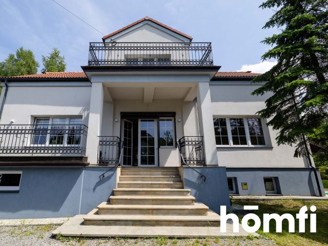 Odrestaurowany dworek w centrum Olkusza o powierzchni całkowitej 313 m2, położony 40km od Krakowa i 50km od Katowic - Dom - Sprzedaż - Olkuski, Olkusz