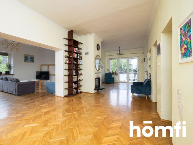 Restored manor house in the center of Olkusz with a total area of ​​313 m2, located 40 km from Krakow and 50 km from Katowice - Дім - Продаж - Olkuski, Olkusz