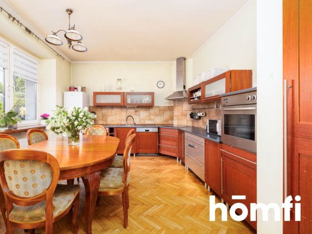 Restored manor house in the center of Olkusz with a total area of ​​313 m2, located 40 km from Krakow and 50 km from Katowice - Дім - Продаж - Olkuski, Olkusz